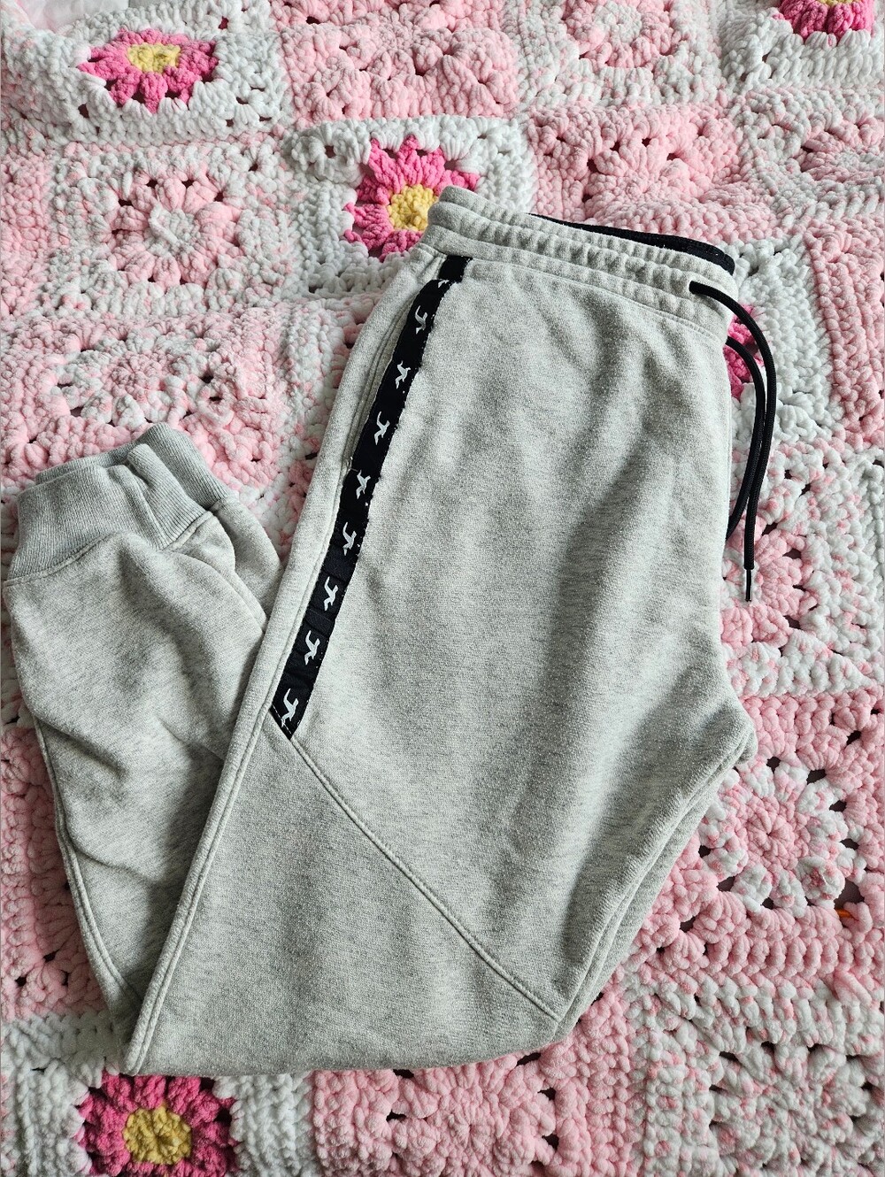 Hollister Size MEDIUM sweatpants